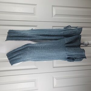 BEAUTIFUL cardigan vest, with cute accent bows size M
